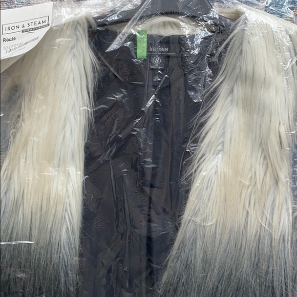 ๐จFlash Sale ๐จ KENSIE Ombrรฉ Faux Fur Vest - Picture 7 of 11